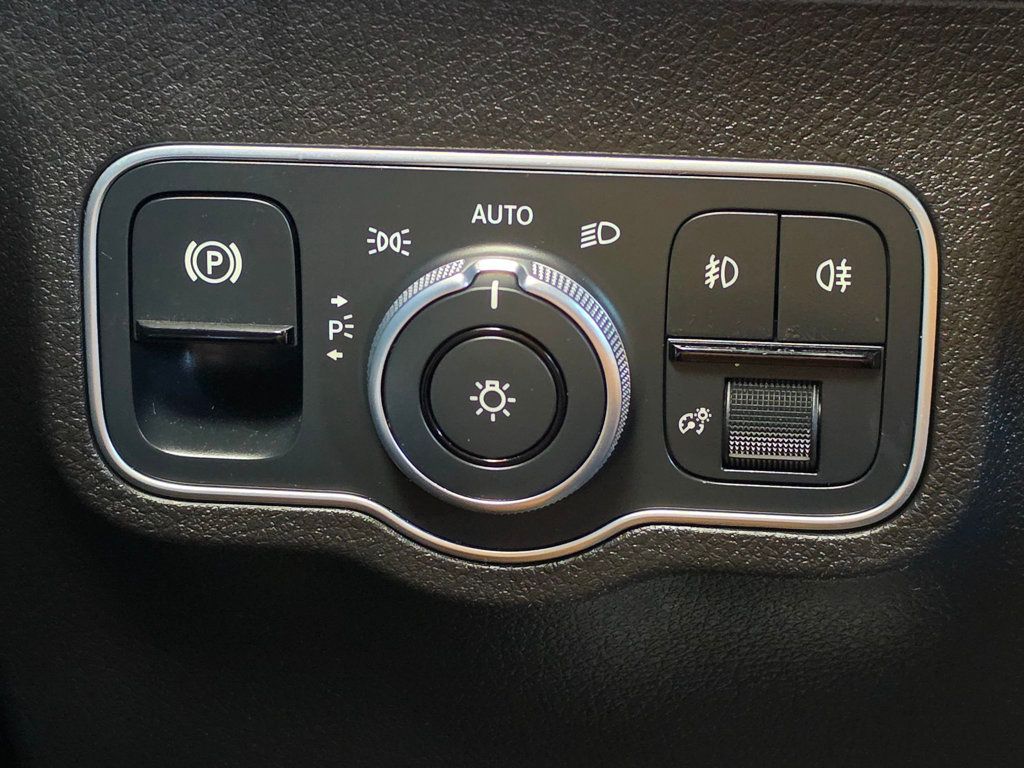 2020 Mercedes-Benz GLB GLB 250 4MATIC SUV - 23060240 - 33