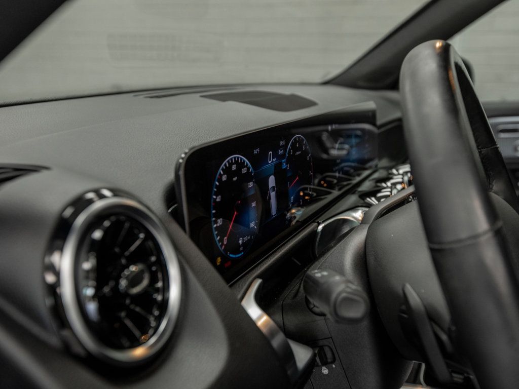 Mercedes-Benz GLB GLB 250 photo 18
