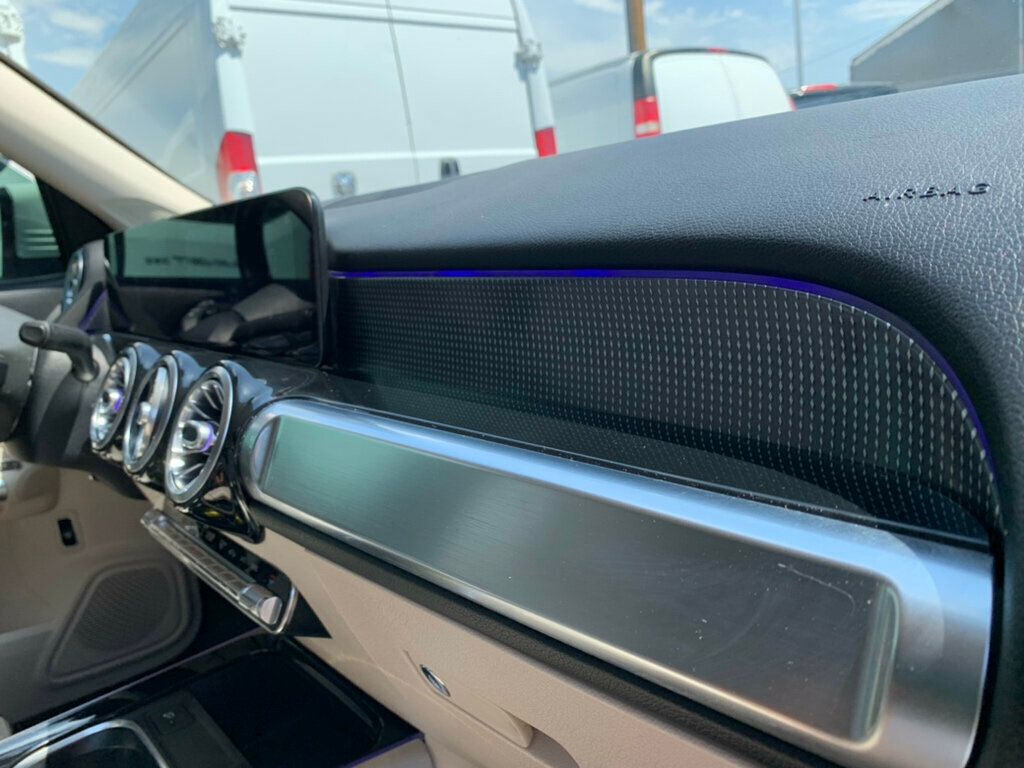 2020 Mercedes Benz GLB 250 photo 19