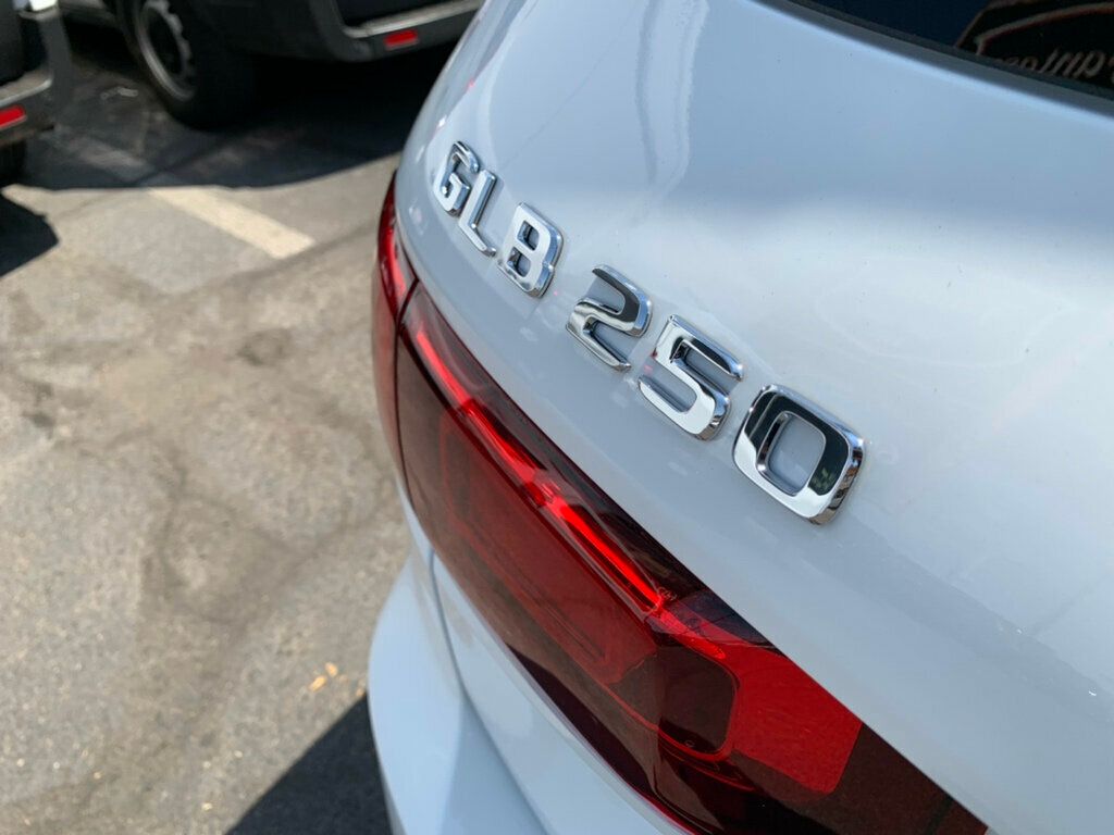 2020 Mercedes Benz GLB 250 photo 31