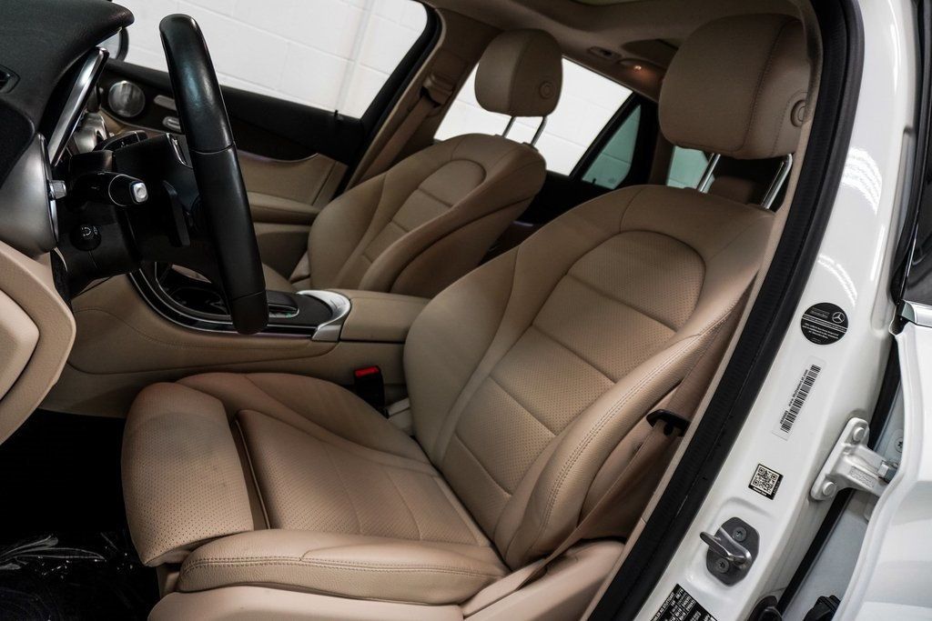 2020 Mercedes Benz GLC 300 4MATIC photo 4