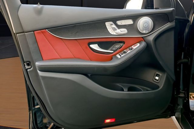 2020 Mercedes-Benz GLC GLC 300 4MATIC SUV - 23012531 - 25