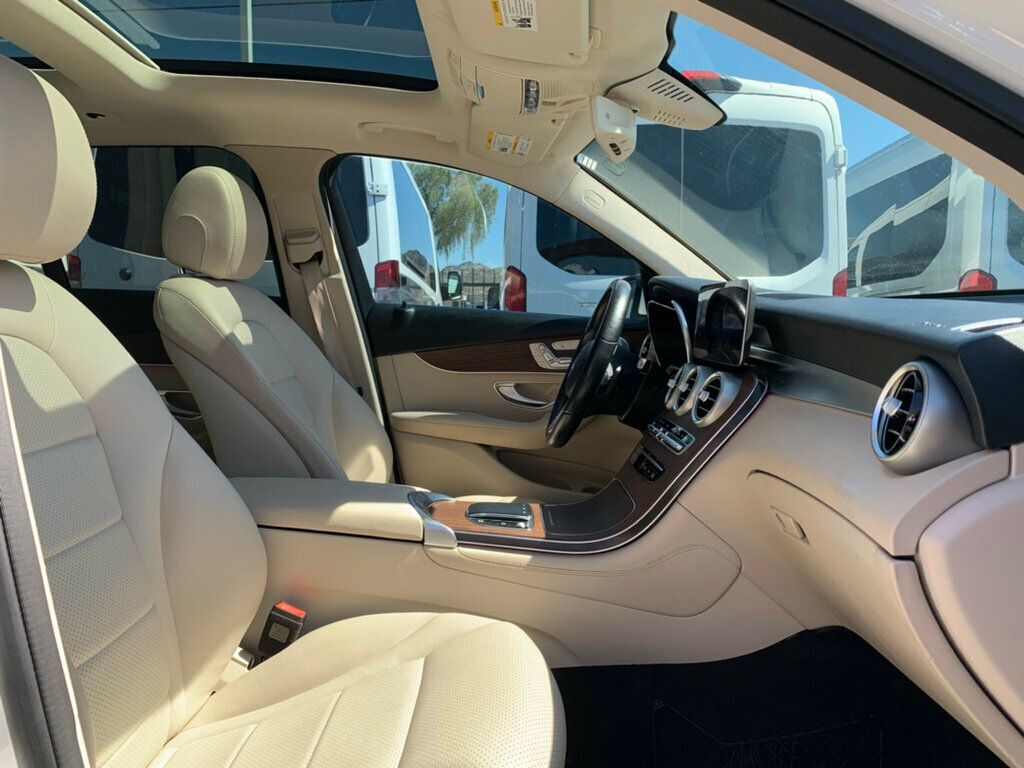 2020 Mercedes-Benz GLC GLC 300 SUV Pano roof - 22923085 - 17