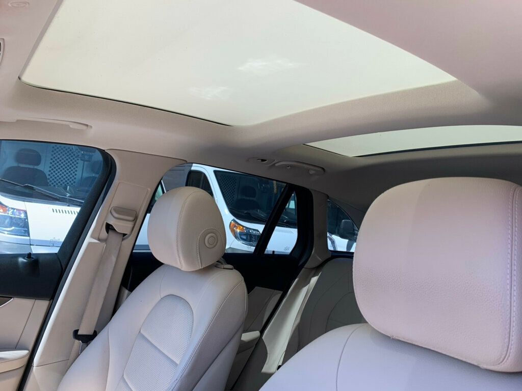 2020 Mercedes Benz GLC 300 photo 2