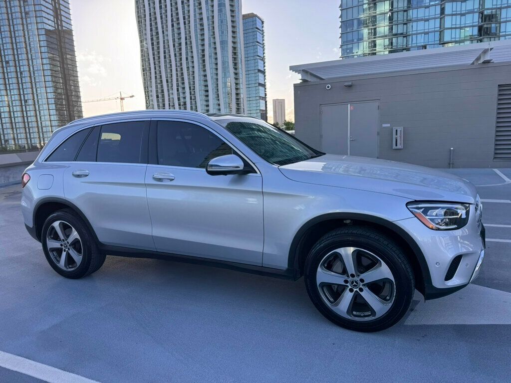 2020 Mercedes-Benz GLC Premium Package, Loaded, Great Shape, Dealer Serviced! - 23029081 - 4