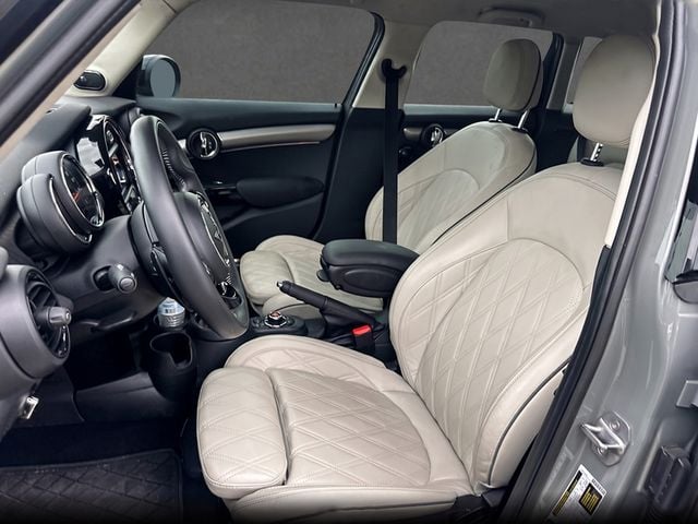 2020 MINI Cooper S Hardtop 4 Door CLEAN CARFAX, ICONIC TRIM, PAN SUNROOF, NAVIGATION, HEATED SEATS - 23037828 - 4