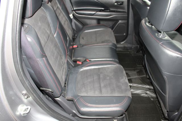 2020 Mitsubishi Outlander LE FWD - 22969715 - 19