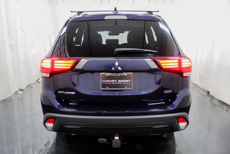 2020 Mitsubishi Outlander LE S-AWC 7-Passenger Moonroof Tow Pkg AWD - 22669758 - 3