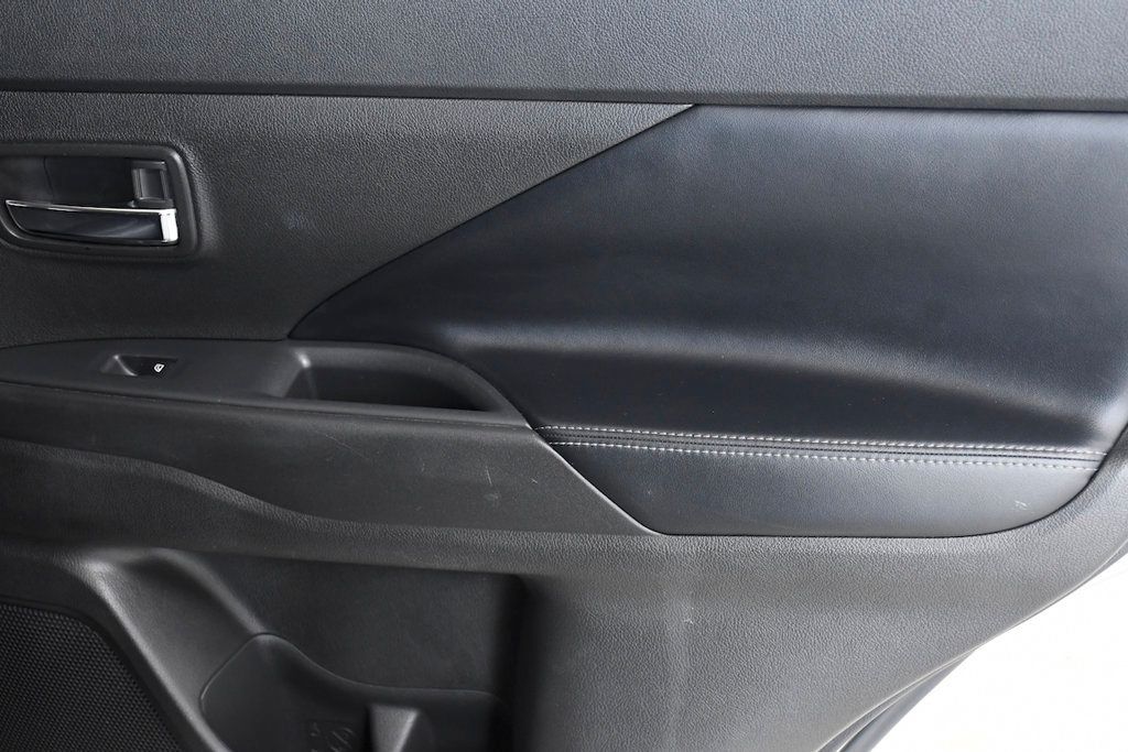 2020 Mitsubishi Outlander SE FWD - 22817087 - 16