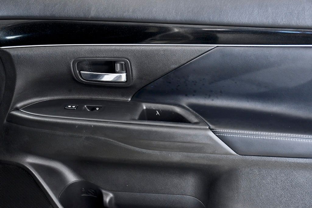 2020 Mitsubishi Outlander SE FWD - 22817087 - 19