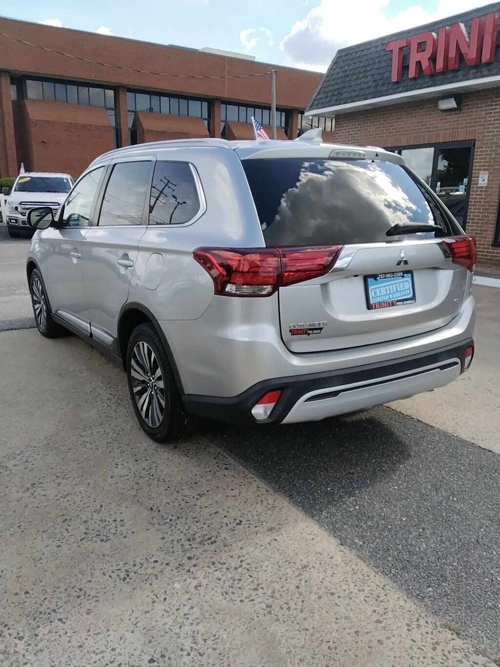 2020 Mitsubishi Outlander SEL photo 2