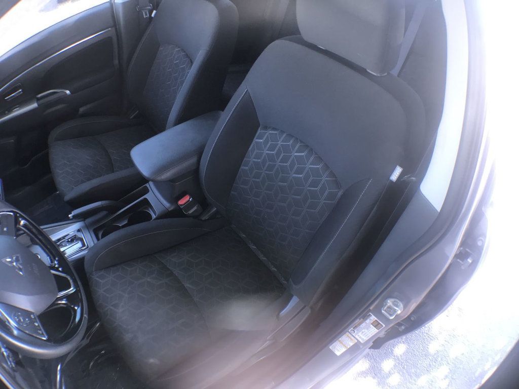 2020 Mitsubishi Outlander Sport ES photo 14