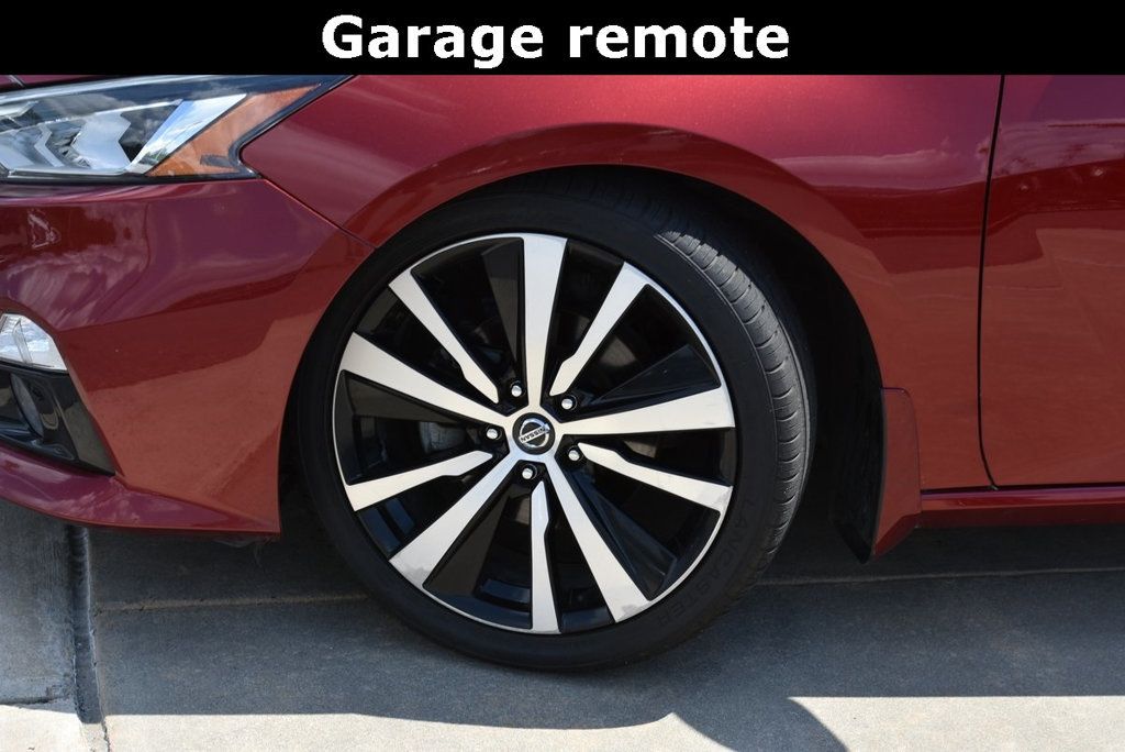 2020 Nissan Altima 2.5 Platinum photo 3