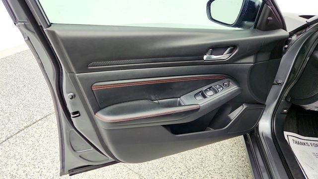 2020 Nissan Altima 2.5 SR AWD Sedan w/ 19'' Wheels & Apple CarPlay - 22995715 - 9