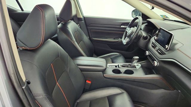 2020 Nissan Altima 2.5 SR AWD Sedan w/ 19'' Wheels & Apple CarPlay - 22995715 - 22