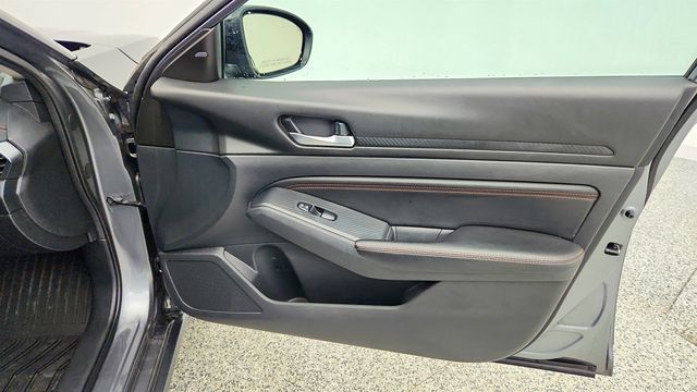 2020 Nissan Altima 2.5 SR AWD Sedan w/ 19'' Wheels & Apple CarPlay - 22995715 - 24