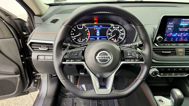 2020 Nissan Altima 2.5 SR AWD Sedan w/ Moonroof & Heated Seats - 23085979 - 13