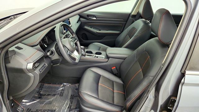 2020 Nissan Altima 2.5 SR AWD Sedan w/ Moonroof & Heated Seats - 23085979 - 18
