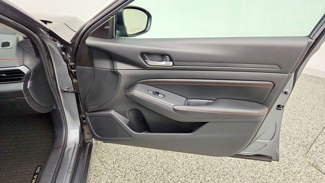 2020 Nissan Altima 2.5 SR AWD Sedan w/ Moonroof & Heated Seats - 23085979 - 24