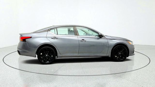 2020 Nissan Altima 2.5 SR AWD Sedan w/ Moonroof & Heated Seats - 23085979 - 3