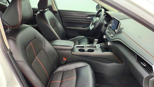 2020 Nissan Altima 2.5 SR Sedan - 23047002 - 22