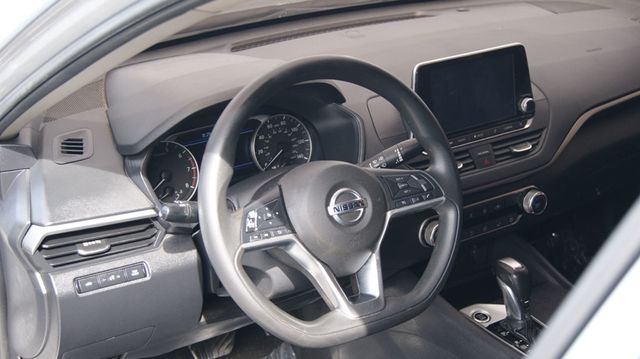 2020 Nissan Altima 3 MONTH WARRANTY , JUST SERVICED , VERY CLEAN INSIDE AND OUT  - 23021182 - 17