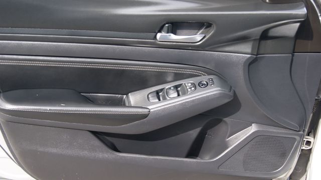 2020 Nissan Altima 3 MONTH WARRANTY , JUST SERVICED , VERY CLEAN INSIDE AND OUT  - 23021182 - 25