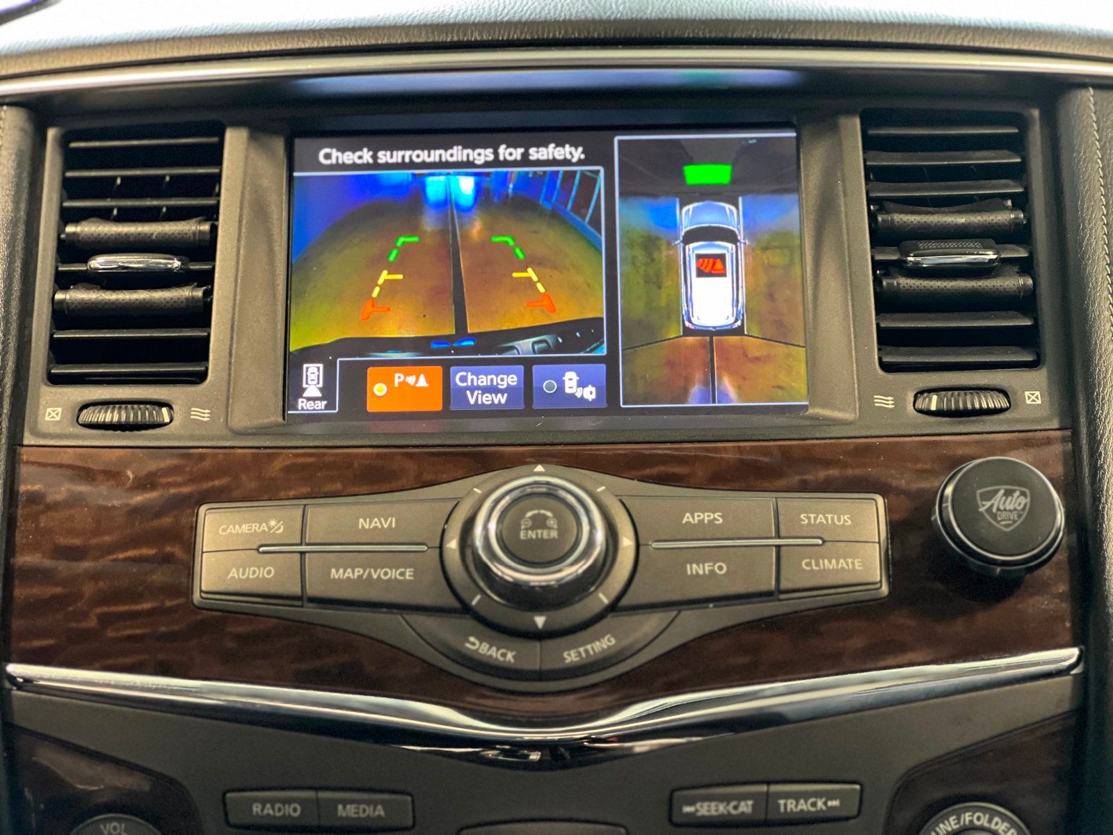 2020 Nissan Armada SL photo 23