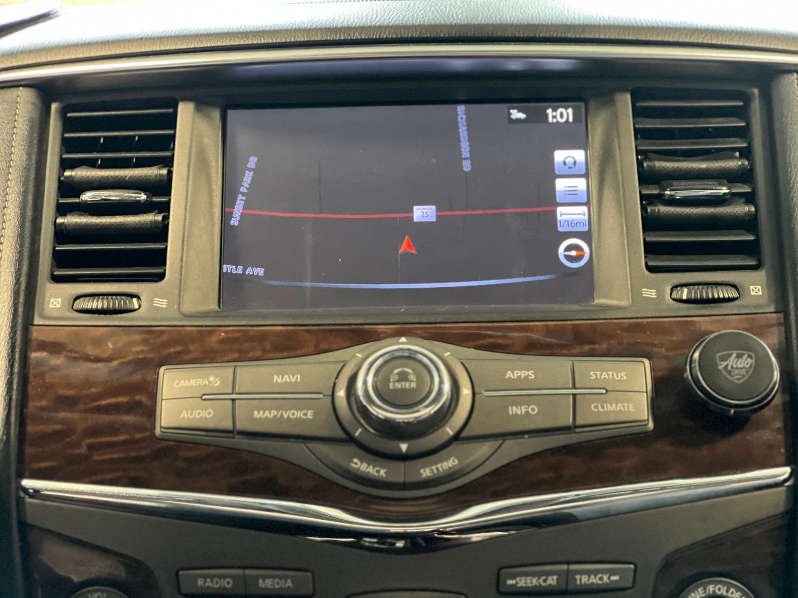 2020 Nissan Armada SL photo 24