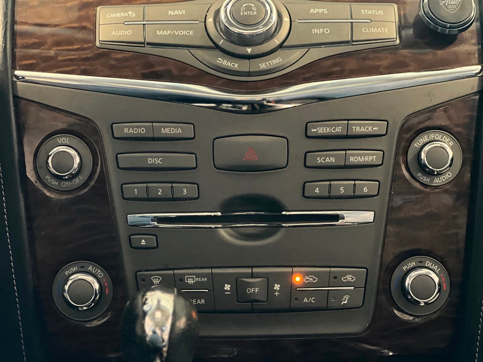 2020 Nissan Armada SL photo 25