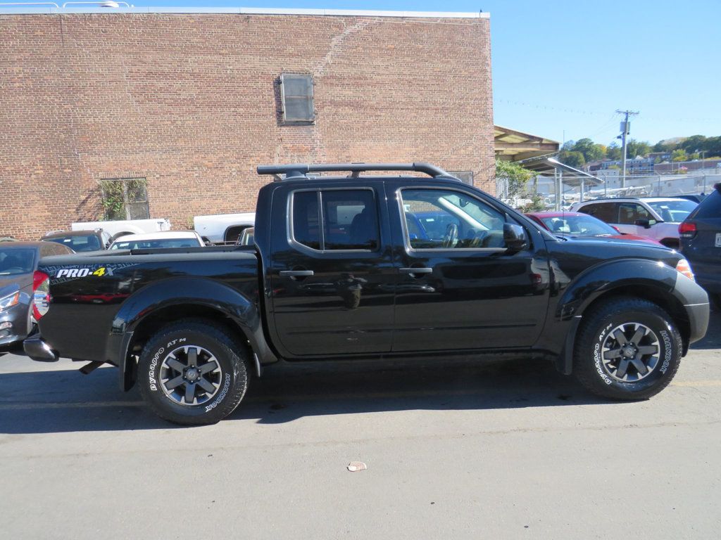 2020 Nissan Frontier Crew Cab PRO-4X photo 4