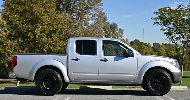2020 Nissan Frontier Crew Cab SV 17" KMC Wheels SV Utility Package - 22955293 - 3