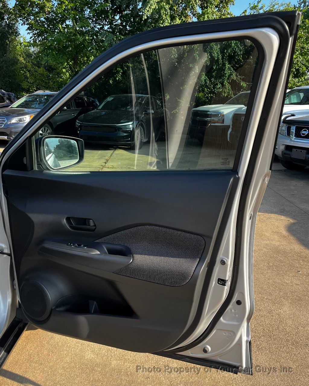 2020 Nissan Kicks S FWD - 23085637 - 25