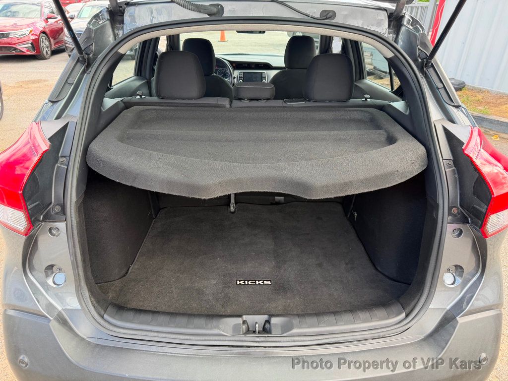 2020 Nissan Kicks SV FWD - 23018422 - 19