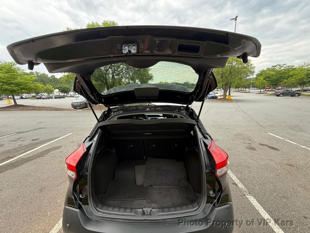2020 Nissan Kicks SV FWD - 23025758 - 19