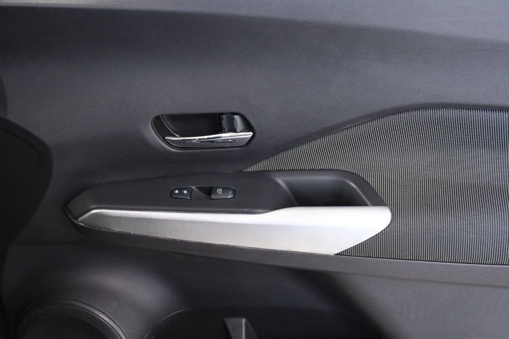 2020 Nissan Kicks SV FWD - 22827280 - 17