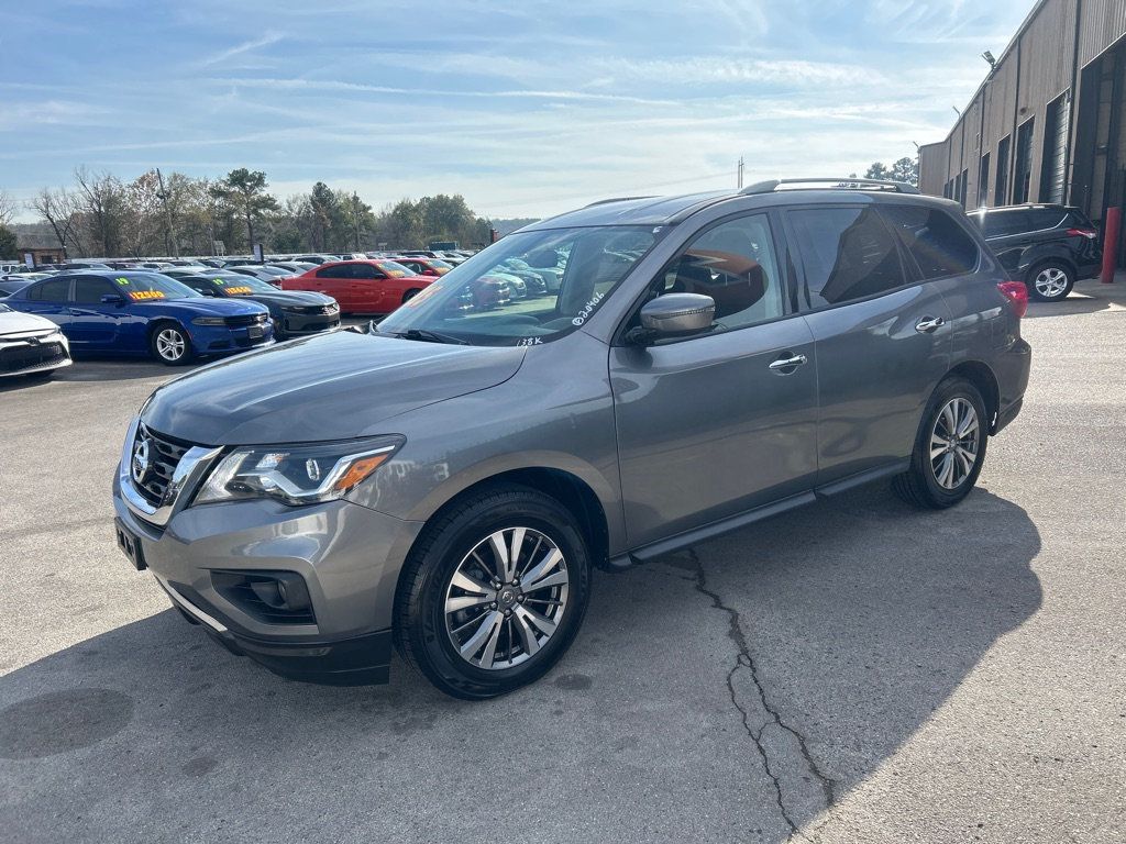 2020 Nissan Pathfinder SV photo 2