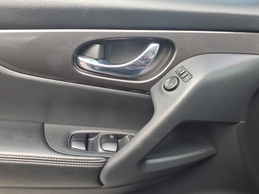 2020 Nissan Rogue AWD SV - 23000314 - 13