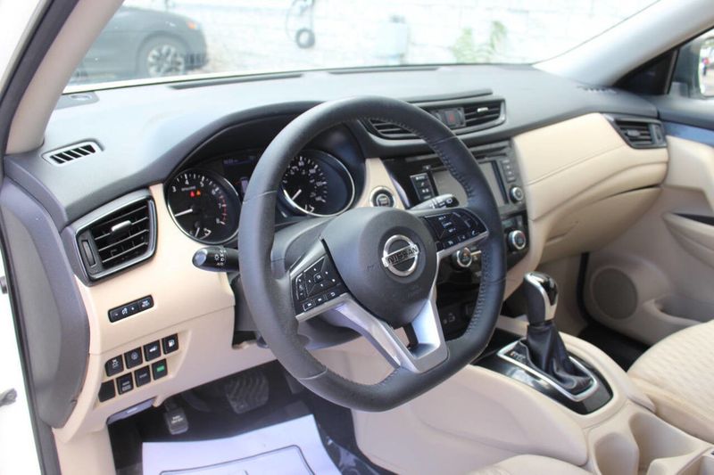 2020 Nissan Rogue AWD SV - 22884228 - 11