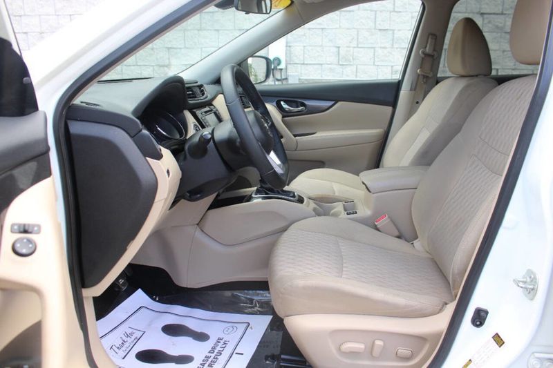 2020 Nissan Rogue AWD SV - 22884228 - 19