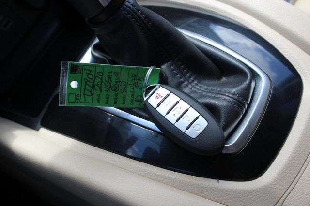 2020 Nissan Rogue AWD SV - 22884228 - 24