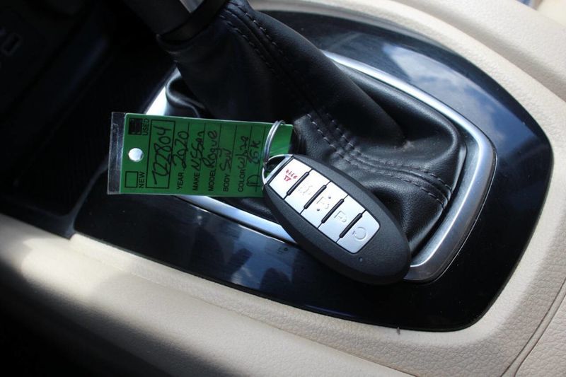 2020 Nissan Rogue AWD SV - 22884228 - 24