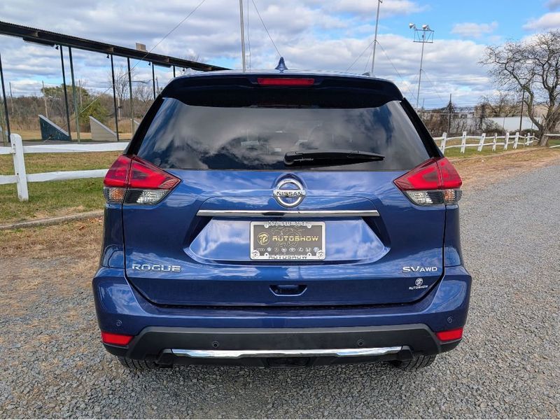 2020 Nissan Rogue SV photo 3