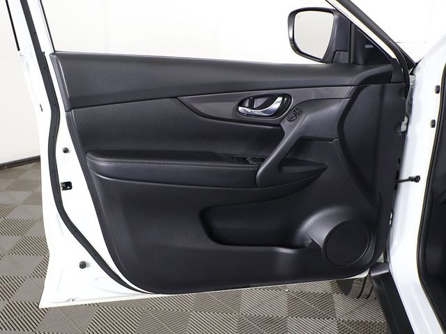 2020 Nissan Rogue AWD SV - 22956660 - 19