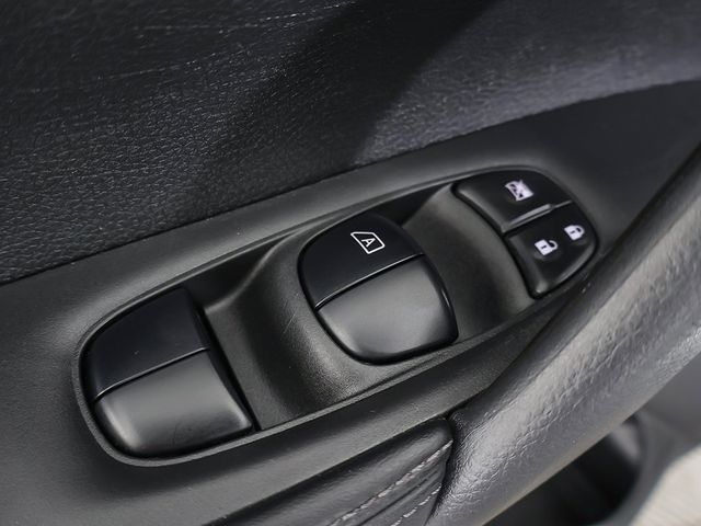 2020 Nissan Rogue AWD SV - 22956660 - 34