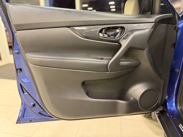 2020 Nissan Rogue AWD SV - 23101453 - 16