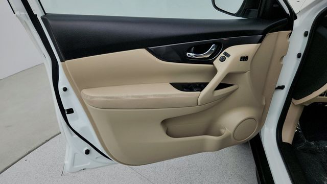 2020 Nissan Rogue AWD SV with Sun & Sound Touring Package - 22949110 - 10