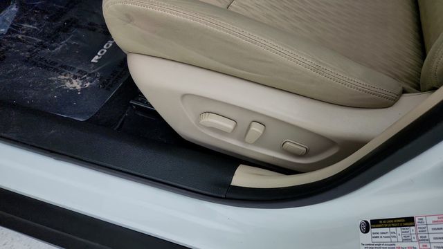 2020 Nissan Rogue AWD SV with Sun & Sound Touring Package - 22949110 - 11