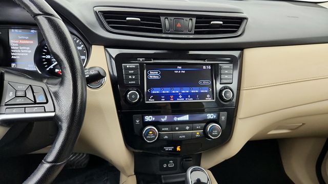 2020 Nissan Rogue AWD SV with Sun & Sound Touring Package - 22949110 - 17