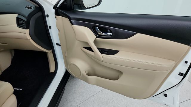 2020 Nissan Rogue AWD SV with Sun & Sound Touring Package - 22949110 - 26